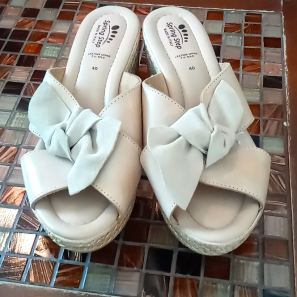 Spring Step adorable comfortable heeled sandals